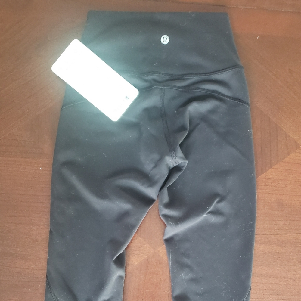 NWT LULULEMON black capri leggings